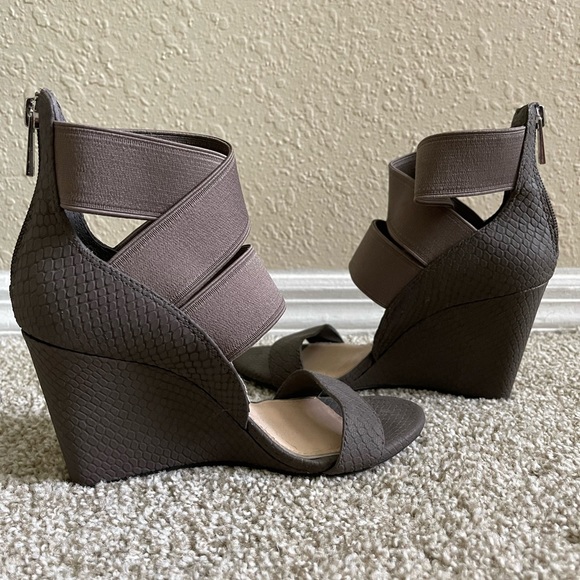 Jessica Simpson Women’s Wedge Heels size 5 grey/taupe - Picture 1 of 4